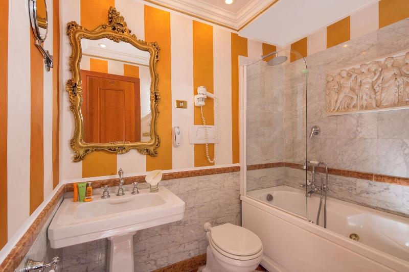 Inn At The Spanish Steps - Oda