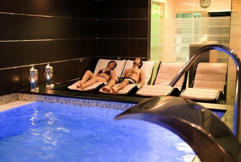 Hotel Spa Qh Centro Leon - Havuz