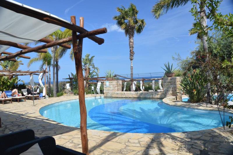 Galanias Hotel And Retreat - Bar