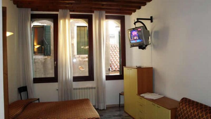 Ariel Silva Venice Apartments - Genel