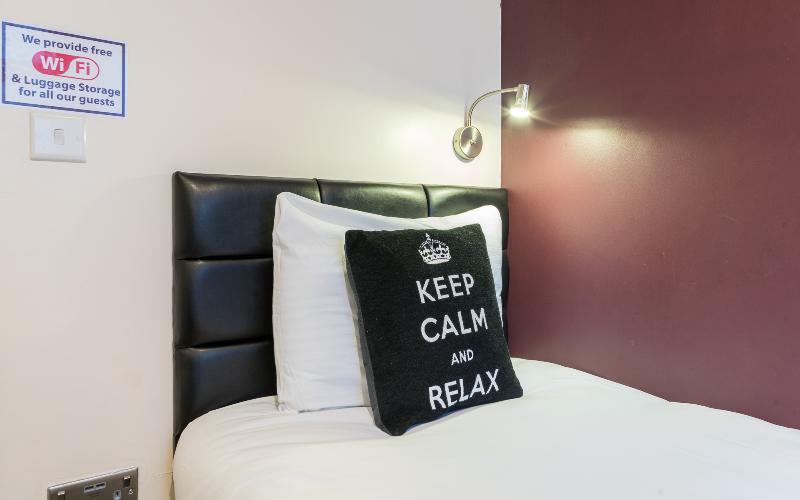 Saba Hotel London - Oda