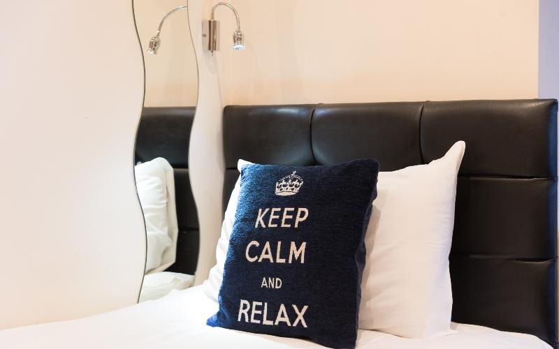 Saba Hotel London - Oda