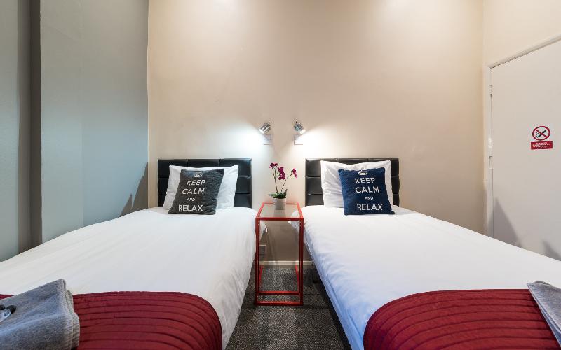 Saba Hotel London - Oda