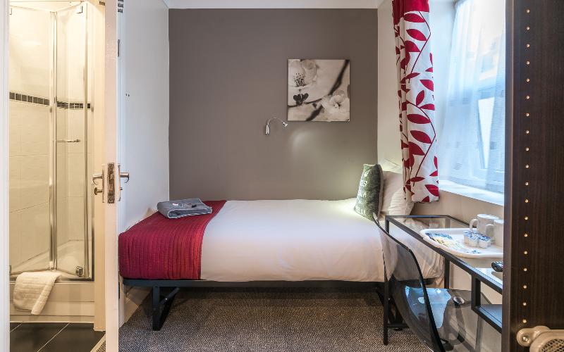 Saba Hotel London - Oda