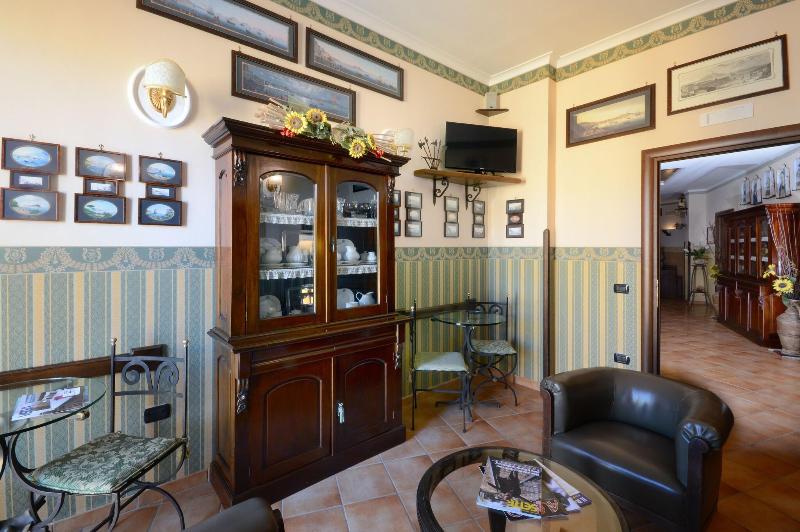 Pinto-Storey Hotel - Lobi