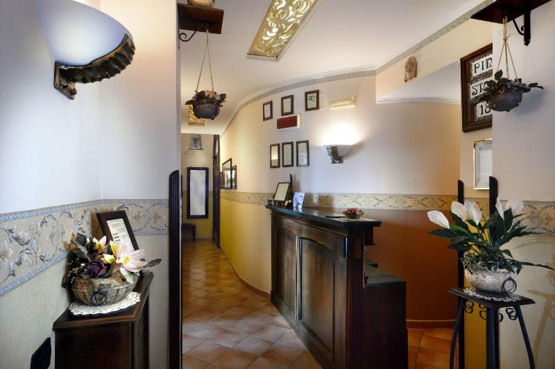 Pinto-Storey Hotel - Lobi