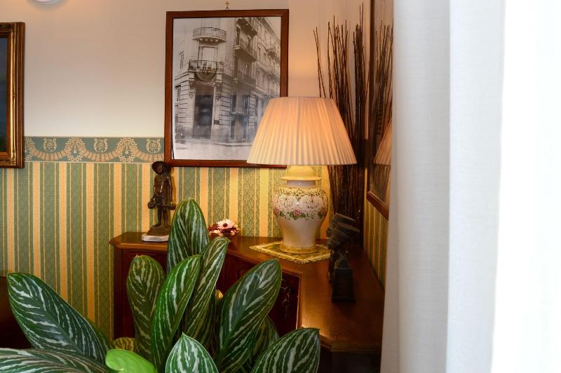 Pinto-Storey Hotel - Lobi
