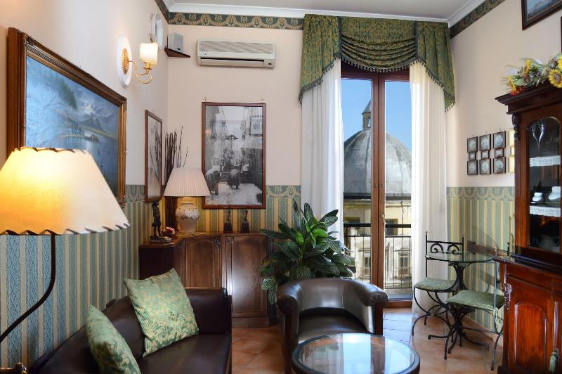Pinto-Storey Hotel - Lobi