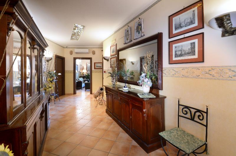 Pinto-Storey Hotel - Genel