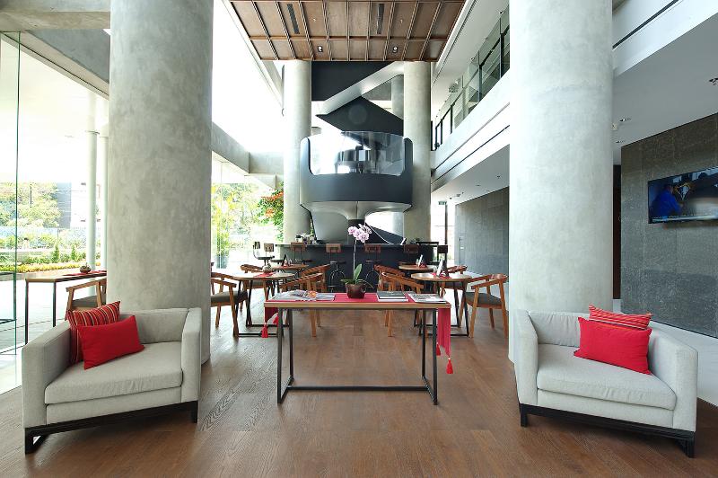 Ra Premiere Simatupang - Lobi