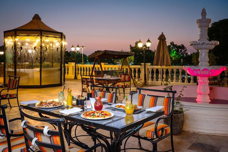 Al Aziziyah Boutique Hotel - Restoran