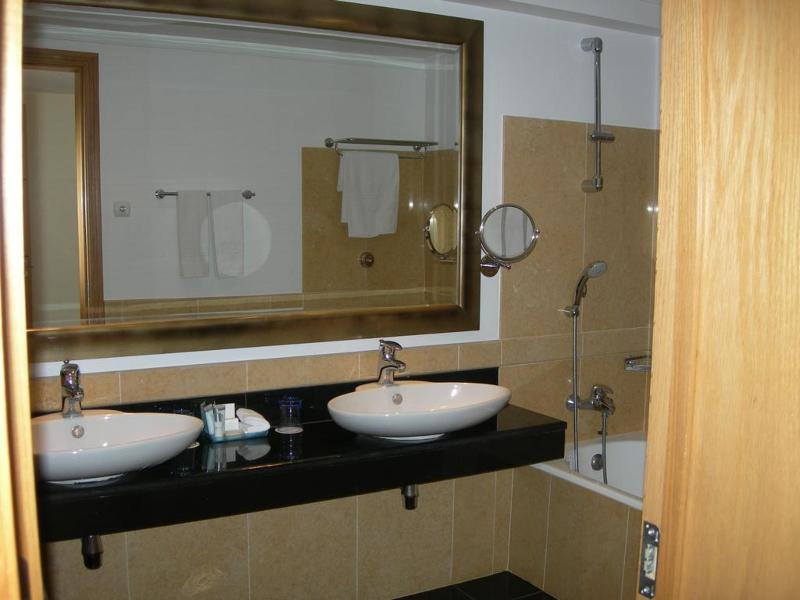 Pestana Grand Premium Ocean Resort - Oda