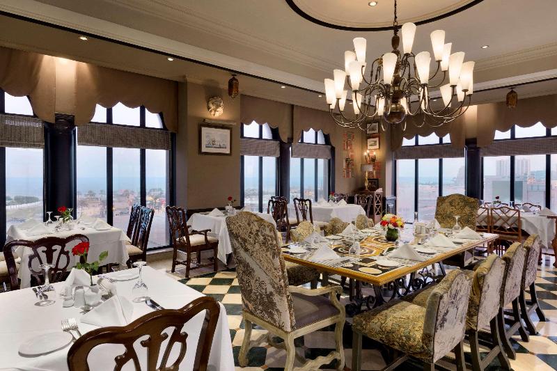 Hawthorn Suites By Wyndham Al Khobar - Restoran