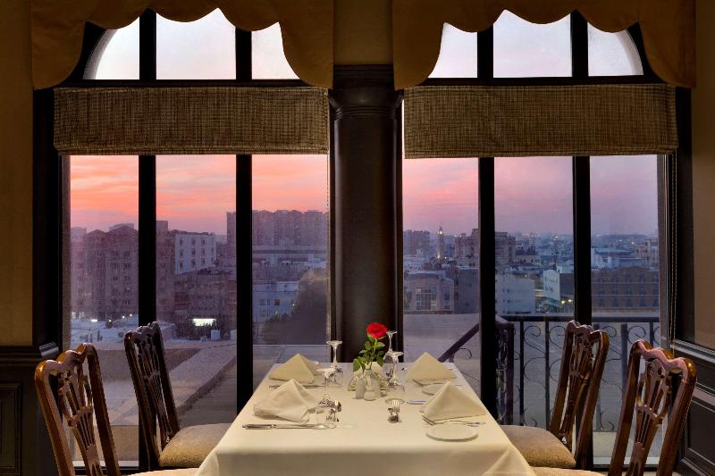 Hawthorn Suites By Wyndham Al Khobar - Restoran