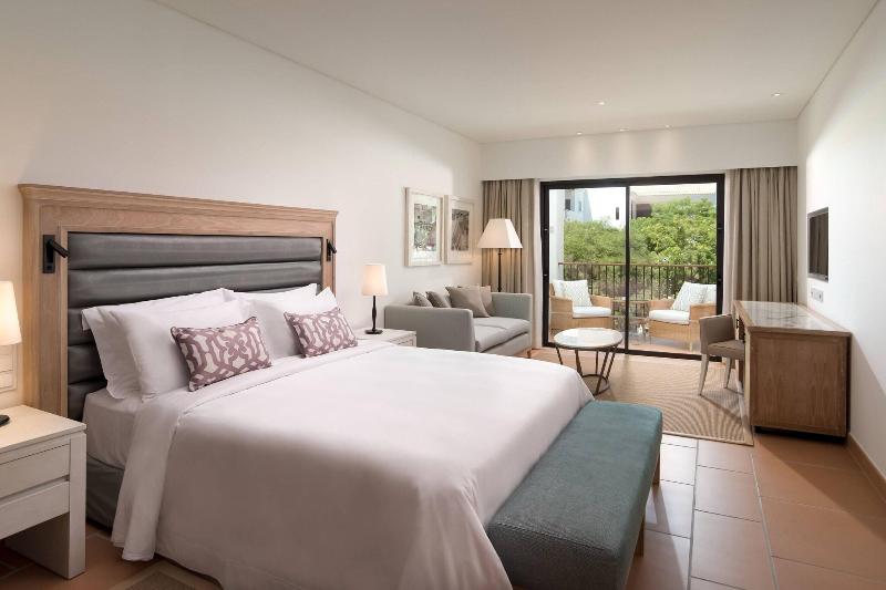 Pine Cliffs Ocean Suites - Oda