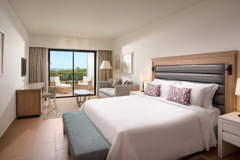 Pine Cliffs Ocean Suites - Oda