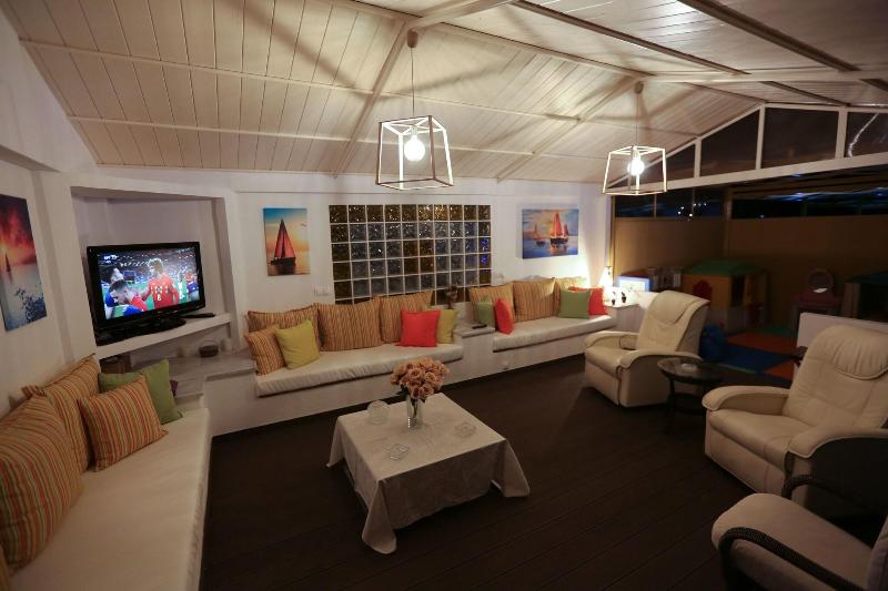 Skiathos Island Suites - Lobi