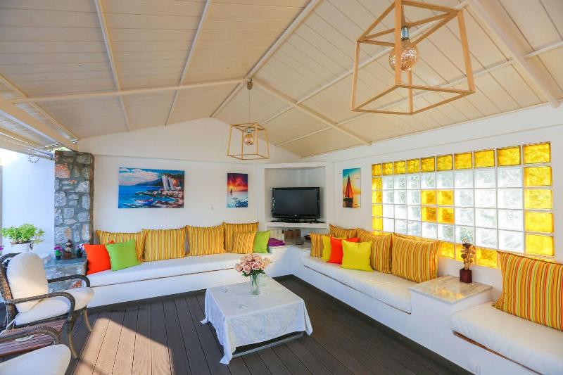Skiathos Island Suites - Lobi