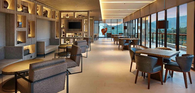 Royal Tulip Gunung Geulis Resort & Golf - Bar