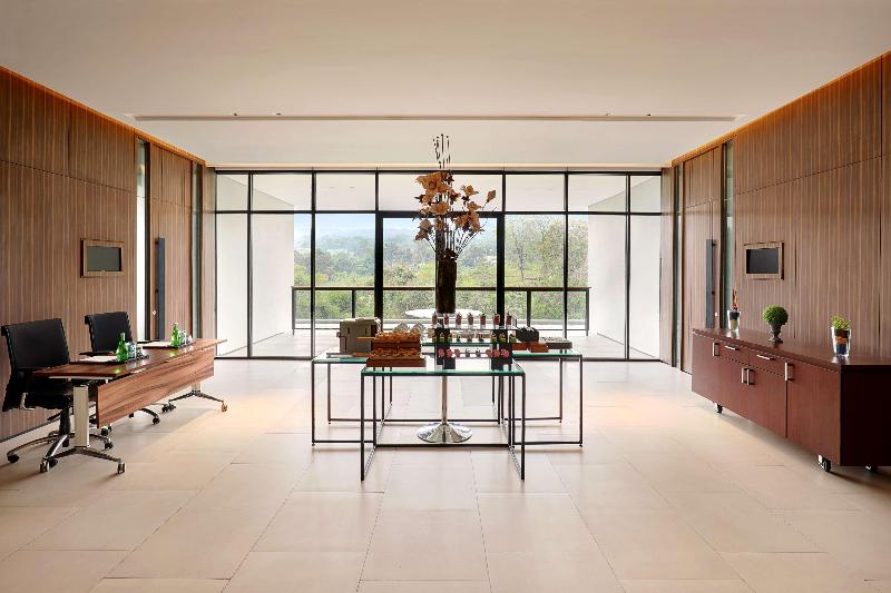Royal Tulip Gunung Geulis Resort & Golf - Toplantı
