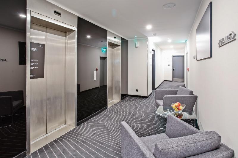 Dancing House Hotel - Lobi