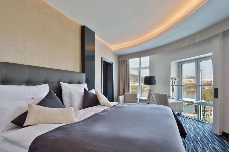 Dancing House Hotel - Genel