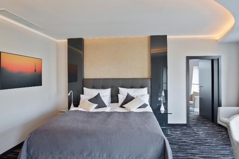 Dancing House Hotel - Genel