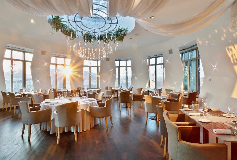 Dancing House Hotel - Restoran