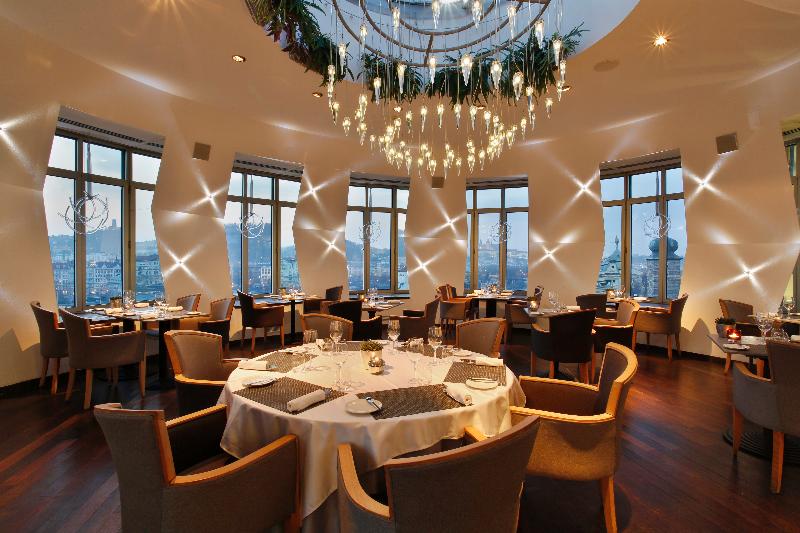 Dancing House Hotel - Restoran