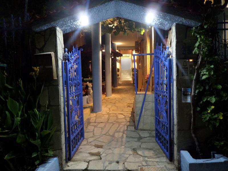 Artemis Studios & Apartments - Lobi