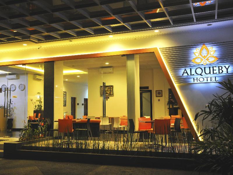 Alqueby Hotel near Kiara Artha Park - Lobi