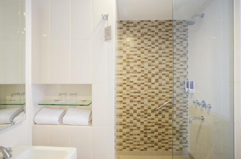 Amaris Hotel Hertasning Makassar - Oda