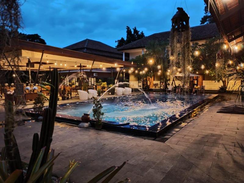 Bumi Gumati Convention Resort - Havuz