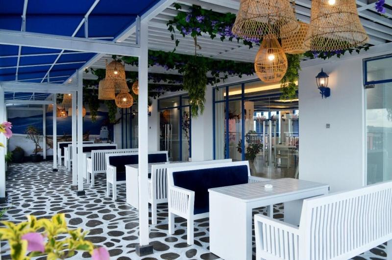 Cavinton Hotel Yogyakarta by Tritama Hospitality - Bar
