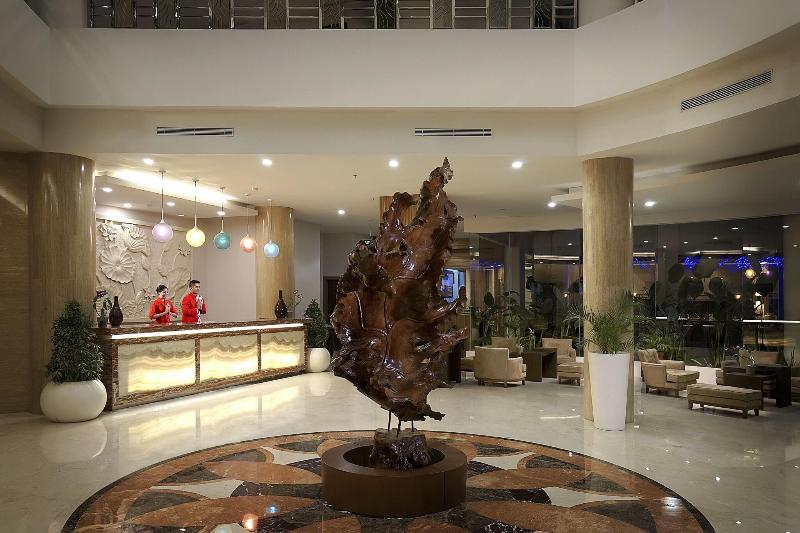 Cavinton Hotel Yogyakarta by Tritama Hospitality - Lobi