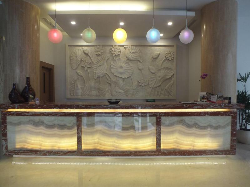 Cavinton Hotel Yogyakarta by Tritama Hospitality - Lobi