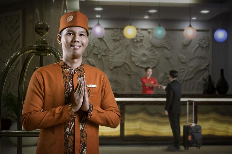 Cavinton Hotel Yogyakarta by Tritama Hospitality - Lobi