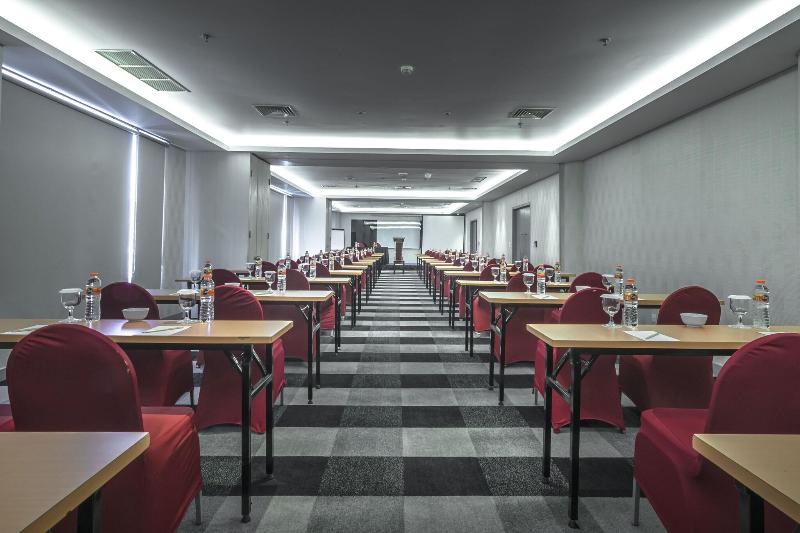 Crown Prince Surabaya - Toplantı