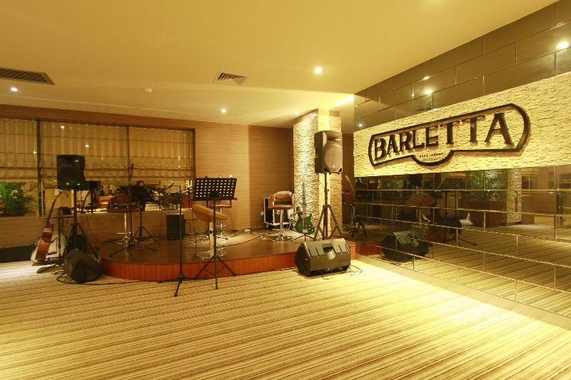 FOX HOTEL NAGOYA BATAM - Lobi