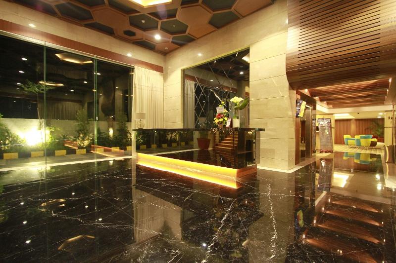 FOX HOTEL NAGOYA BATAM - Lobi