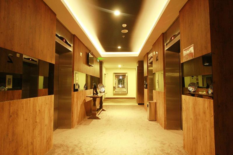 FOX HOTEL NAGOYA BATAM - Lobi