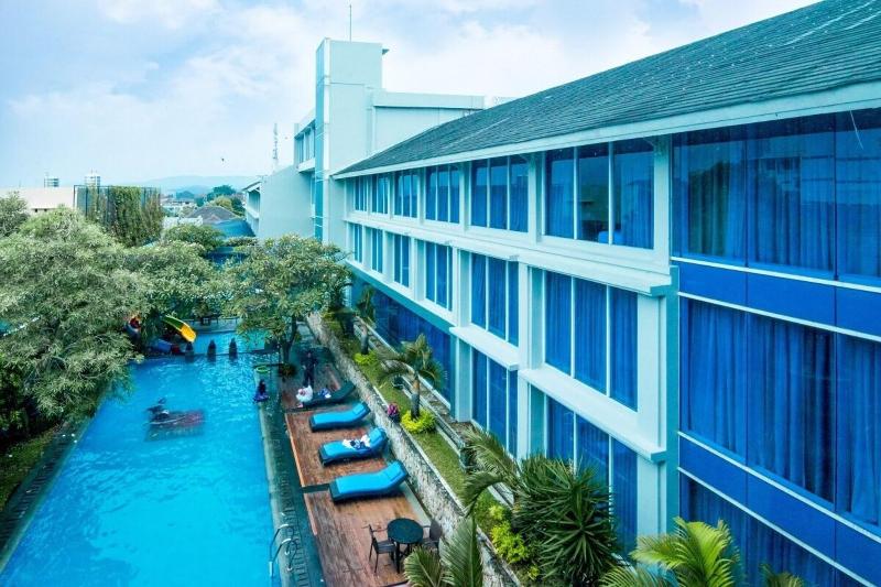 Emersia Hotel & Resort - Havuz