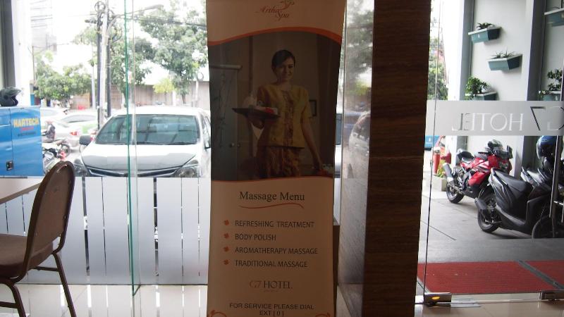 G7 Hotel - Lobi