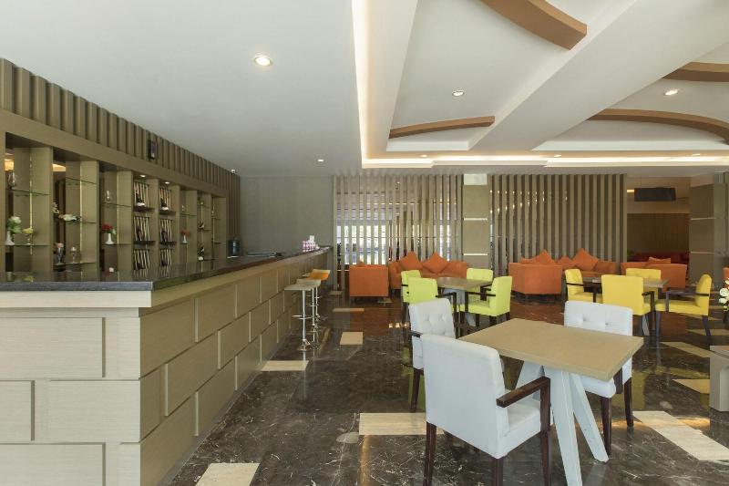 Grand City Hotel & Convention Makas - Bar