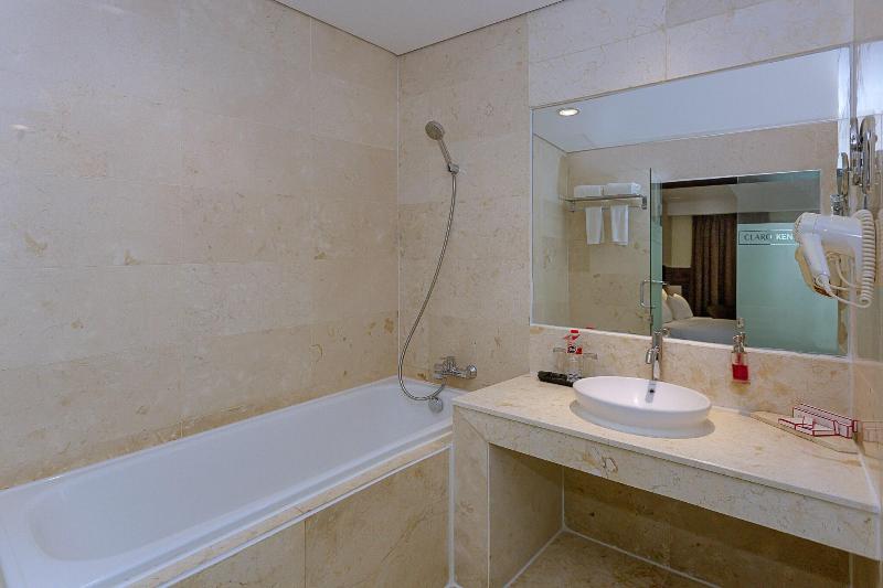 Grand Clarion Kendari - Oda