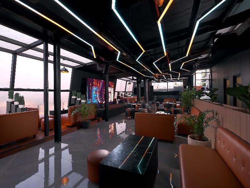 Grand Edge Hotel Semarang - Bar