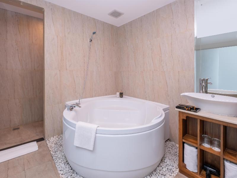 Grand Edge Hotel Semarang - Oda