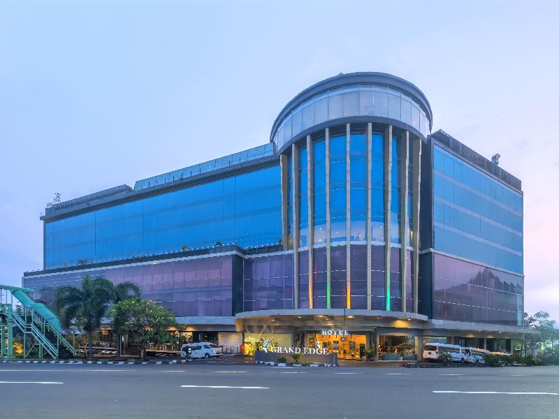 Grand Edge Hotel Semarang - Teras
