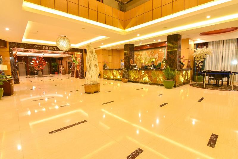 Grand Rocky Bukittinggi - Lobi