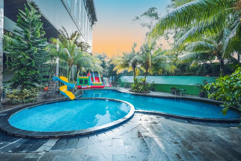 Grand Tjokro Balikpapan - Havuz